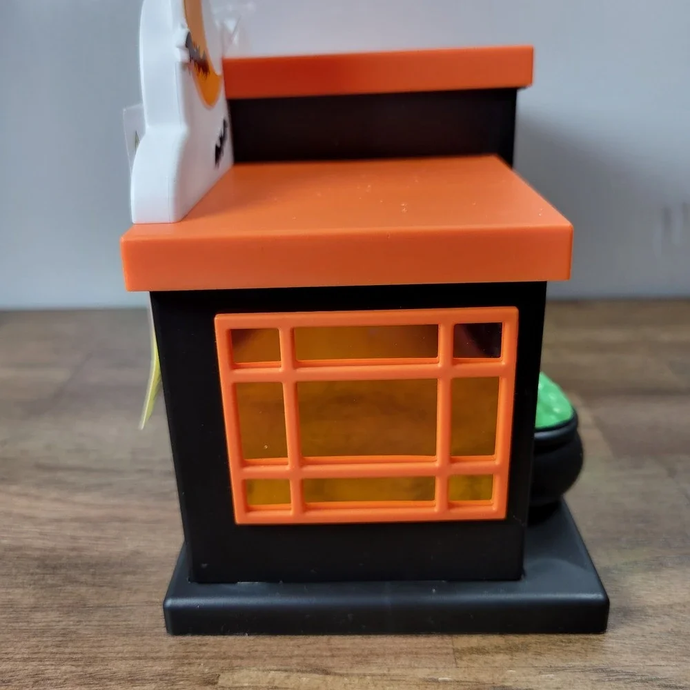 NWT‎ Target Bullseye Playground Halloween Light-Up House Modern Decor 2025